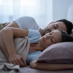 Co oznacza sen ze partner cię zdradza? Zrozum lęki i emocje