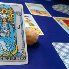 Tarot online tak czy nie - prawda o wróżbach internetowych i skuteczności