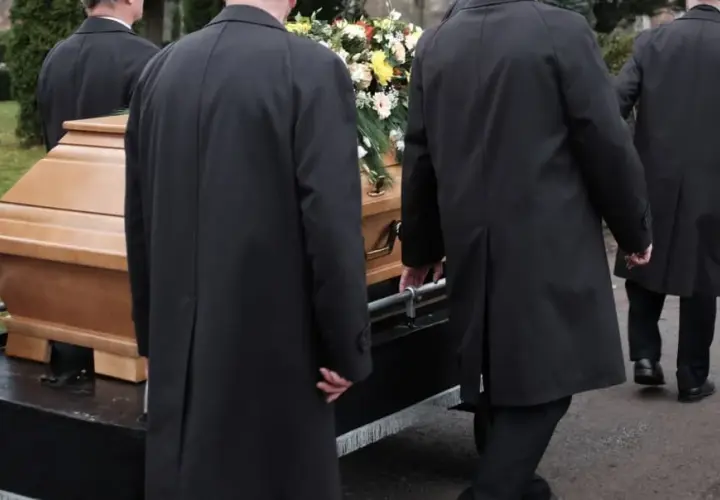 Co oznacza sen pogrzebu? Odkryj jego głębokie znaczenie i emocje