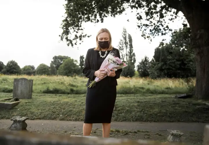 Sennik mama nieżyjąca - tłumaczenie snu o matce nieżyjącej