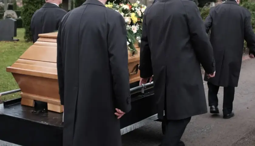 Co oznacza sen pogrzebu? Odkryj jego głębokie znaczenie i emocje