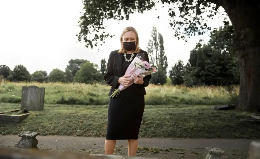 Sennik mama nieżyjąca - tłumaczenie snu o matce nieżyjącej