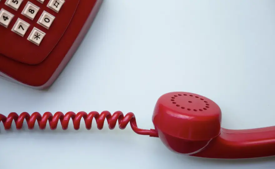 Podwójny numer w jednym telefonie: kiedy to się opłaca, a kiedy lepiej odpuścić