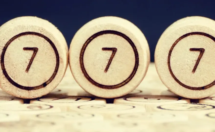 777: Poznaj znaczenie tej magicznej liczby w numerologii