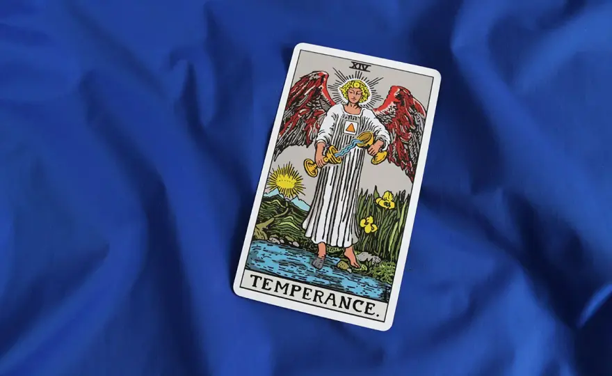 Temperance w tarocie: znaczenie karty i jej wpływ na Twoje życie