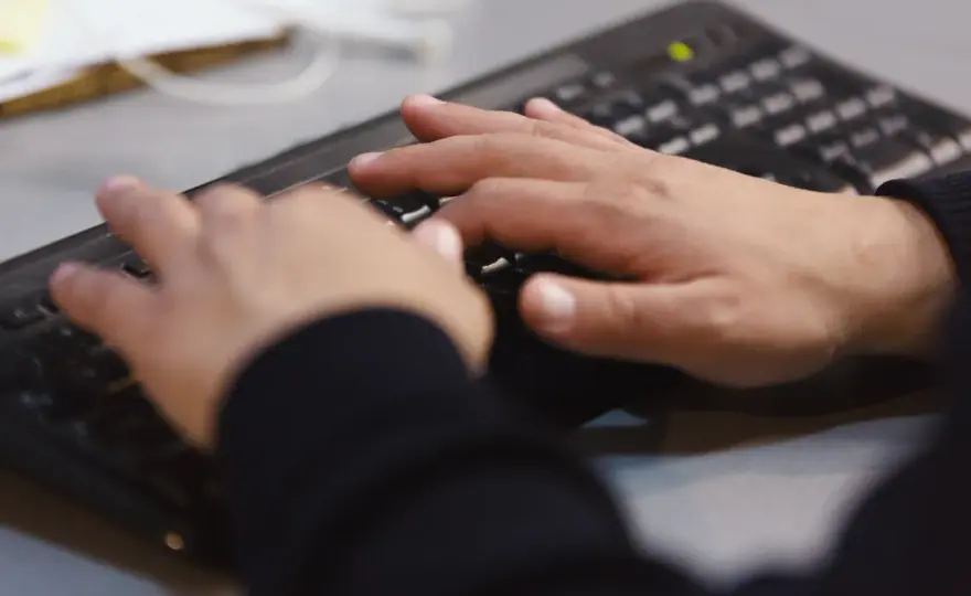 Mistycyzm przy klawiaturze. O duchowych tropach, które prowadzą graczy przez świat rozrywki online