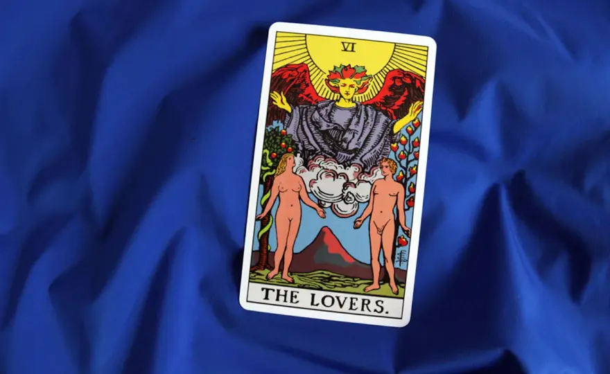 Poznaj znaczenie karty the lovers tarot: miłość, wybory i duchowość